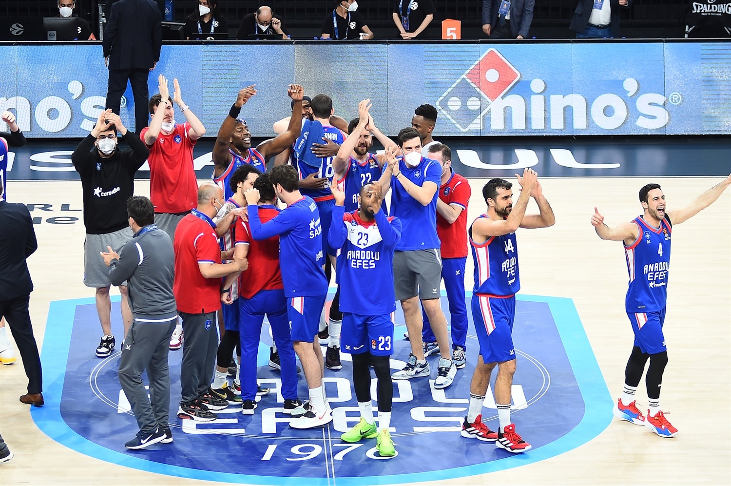 anadolu-efes-istanbul-celebrates-eb20.jpg