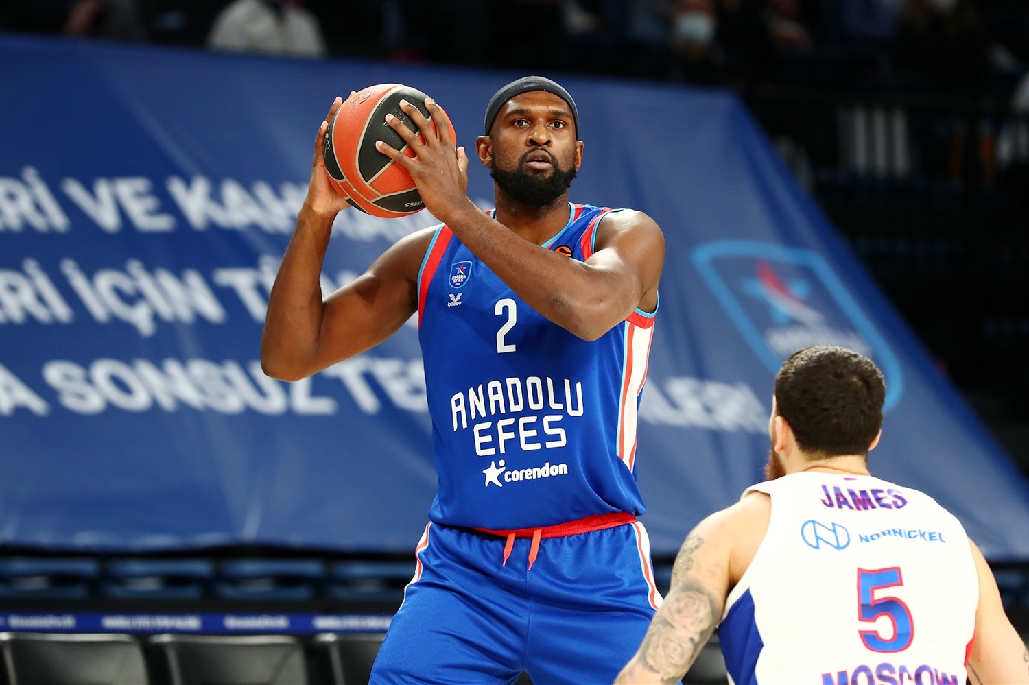 chris-singleton-anadolu-efes-istanbul-eb20_4.jpg