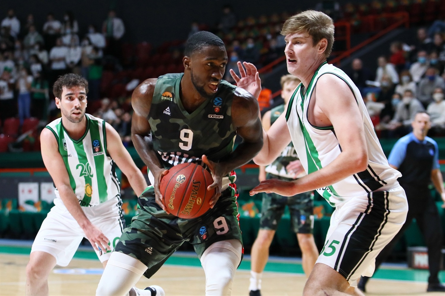 okaro-white-unics-kazan-photo-unics-kseniya-bogdanova-ec20_1.jpg